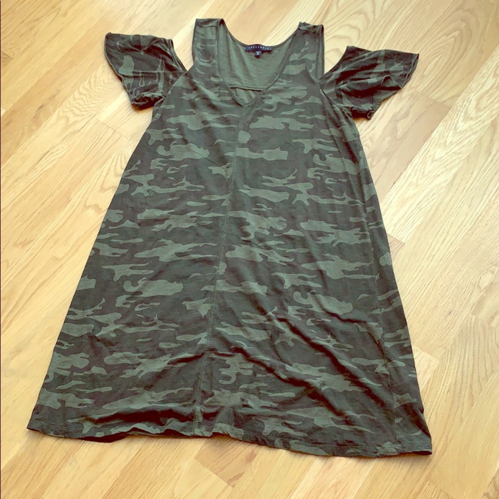 Size M Sanctuary camo cold-shoulder dress